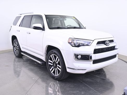Used 2017 Toyota 4Runner Limited AWD/4WD image 9