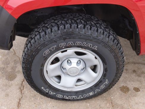 Used 2021 Toyota Tacoma SR AWD/4WD image 12