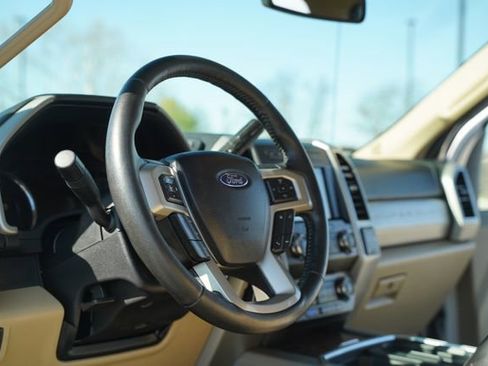 Used 2019 Ford F250 Lariat w/ Chrome Package image 26