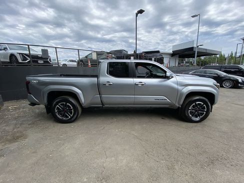 Used 2025 Toyota Tacoma TRD Sport AWD/4WD image 7