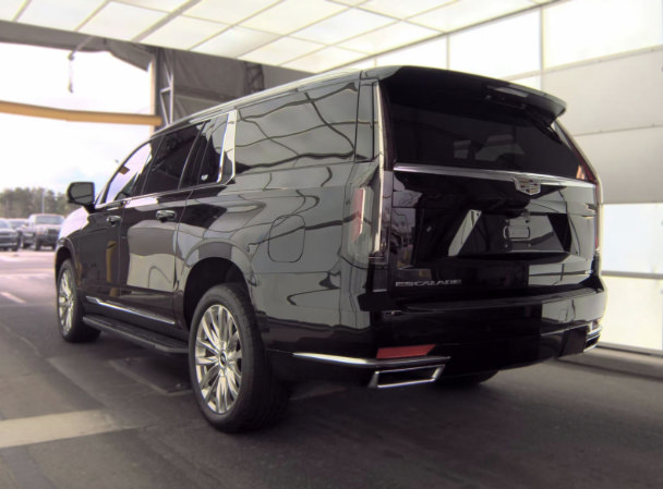 Used 2024 Cadillac Escalade ESV Premium Luxury RWD image 3