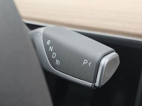 Used 2025 Tesla Model Y Long Range image 13