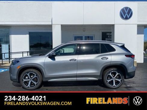 New 2025 Volkswagen Tiguan SE image 12