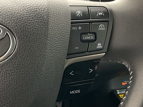 Used 2025 Toyota Camry SE image 23