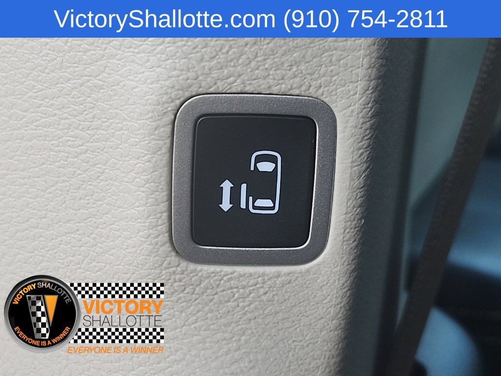 Certified 2022 Chrysler Pacifica Touring-L FWD image 26
