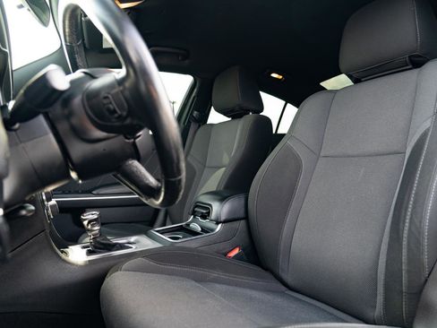 Used 2019 Dodge Charger SXT image 17