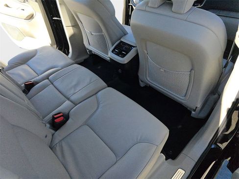 Used 2024 Volvo XC90 B6 Plus image 13