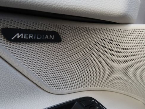 Used 2017 Jaguar XF Prestige image 23