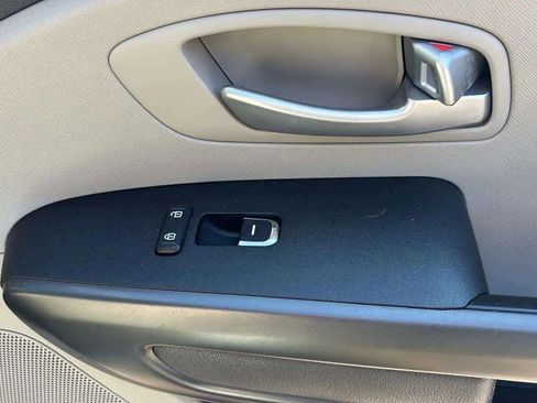 Used 2017 Kia Sedona LX image 21