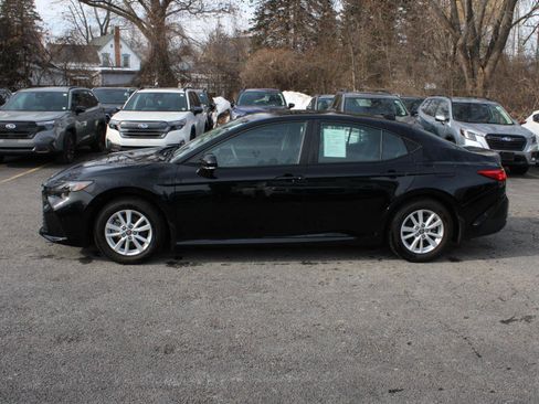 Used 2025 Toyota Camry LE image 5