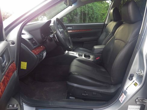 Used 2012 Subaru Outback 2.5i Limited AWD/4WD image 10
