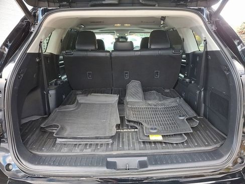 Used 2020 Toyota Highlander XLE image 31