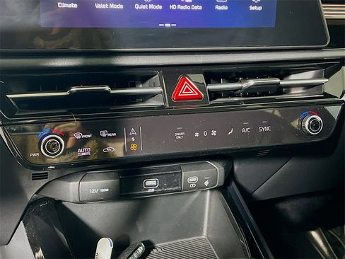 Used 2025 Kia Niro EX image 15