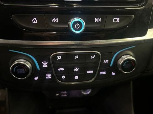 Used 2023 Chevrolet Traverse RS AWD/4WD image 28