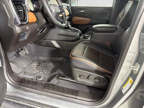 Used 2024 GMC Canyon AT4 w/ AT4 Premium Package AWD/4WD image 9