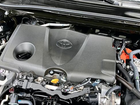 Used 2025 Toyota Camry SE w/ Convenience Package FWD image 32