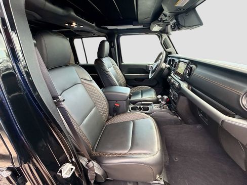 Used 2023 Jeep Wrangler Unlimited Sahara AWD/4WD image 32