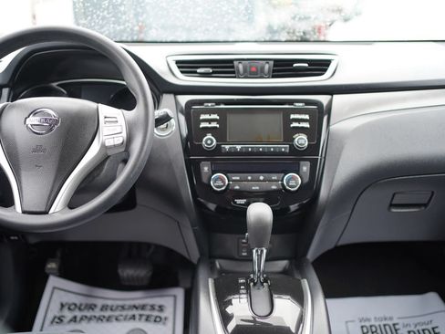Used 2016 Nissan Rogue SV AWD/4WD image 11
