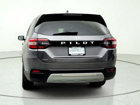 Used 2025 Honda Pilot EX-L image 6