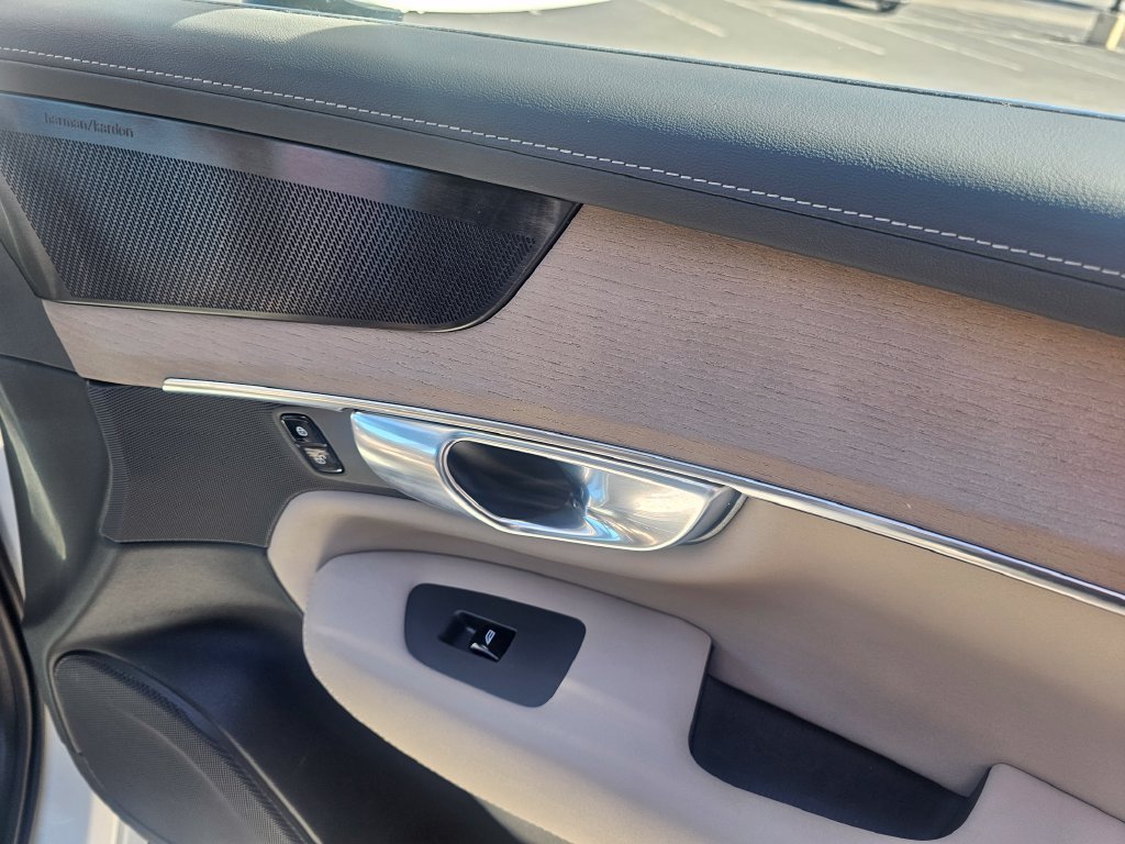 Certified 2025 Volvo XC90 B5 Plus AWD/4WD image 34