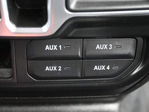 Used 2024 Jeep Gladiator Sport w/ Premium Package AWD/4WD image 26