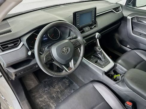 Used 2021 Toyota RAV4 XLE Premium image 2