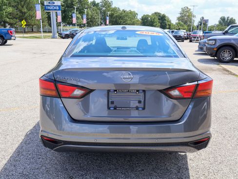 Used 2025 Nissan Altima 2.5 SV FWD image 4