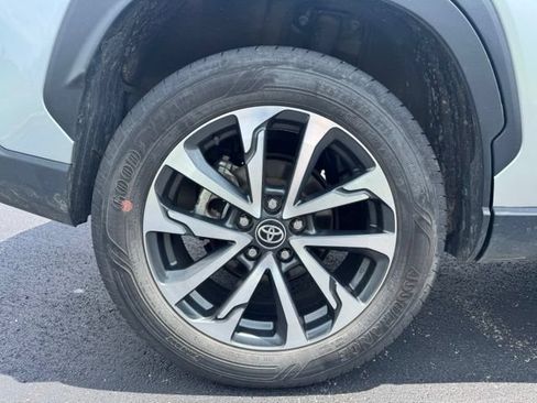 Used 2025 Toyota Corolla Cross XLE FWD image 9