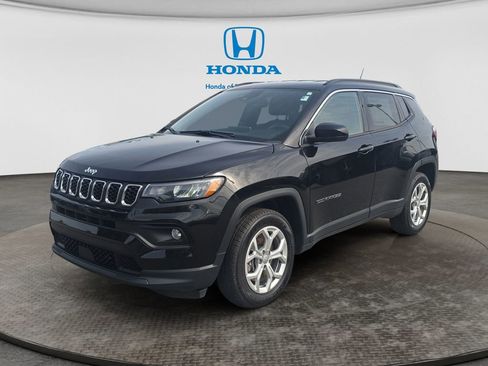 Used 2024 Jeep Compass Latitude AWD/4WD image 1