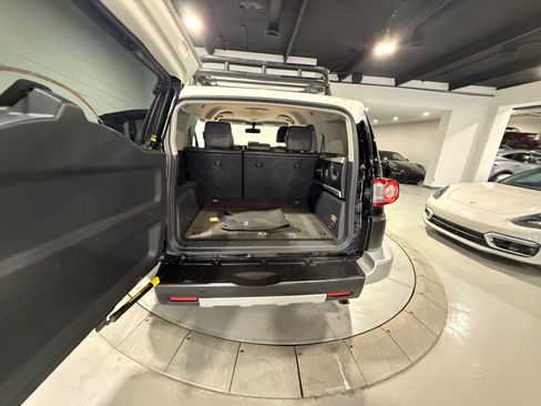 Used 2014 Toyota FJ Cruiser 4WD image 29