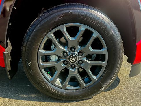 Used 2025 Toyota Sequoia Platinum AWD/4WD image 10