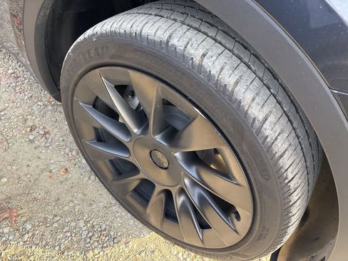 Used 2024 Tesla Model Y Long Range image 4