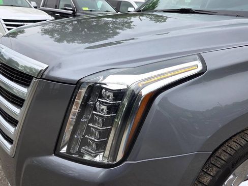 Used 2018 Cadillac Escalade ESV Premium Luxury AWD/4WD image 22