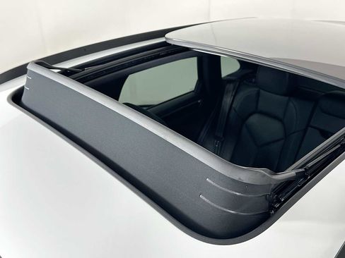 New 2026 Porsche Macan AWD/4WD image 22