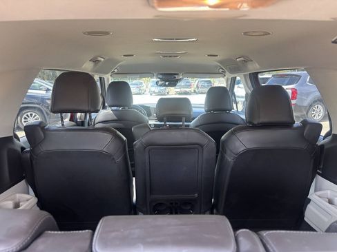 Used 2023 Kia Carnival LX FWD image 13