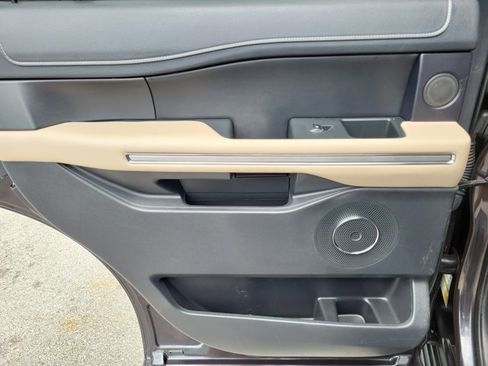 Used 2024 Ford Expedition Limited RWD image 17