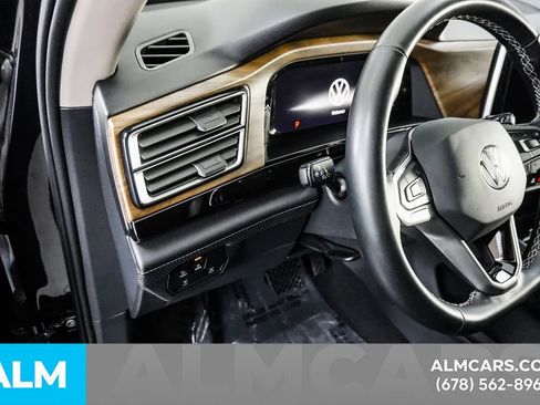 Used 2025 Volkswagen Atlas SE image 34