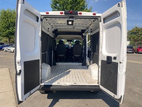 Used 2025 RAM ProMaster 2500 w/ Convenience Group FWD image 8
