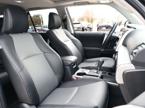 Used 2024 Toyota 4Runner SR5 Premium w/ Moonroof Package RWD image 31