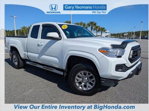 Used 2022 Toyota Tacoma SR image 2