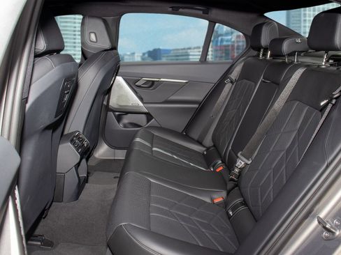 Used 2024 BMW 530i image 17