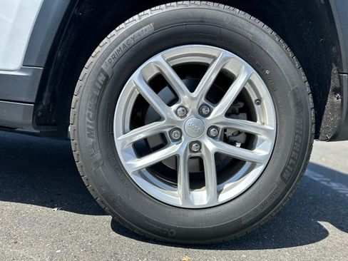 Used 2023 Jeep Grand Cherokee Laredo w/ Luxury Tech Group I image 7