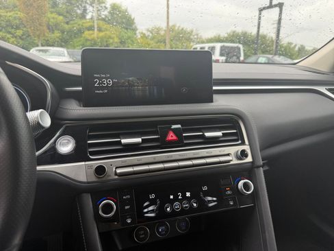 Used 2025 Genesis G70 2.5T image 21