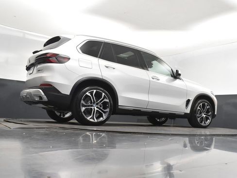 New 2026 BMW X5 sDrive40i w/ Climate Comfort Package image 42