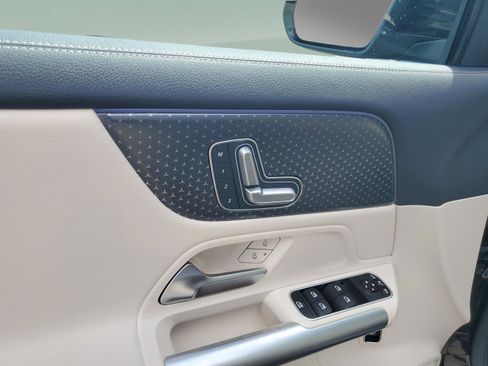 Certified 2025 Mercedes-Benz GLA 250 image 12