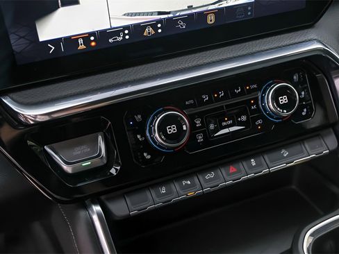 Used 2024 GMC Sierra 3500 Denali w/ Denali Reserve Package image 21