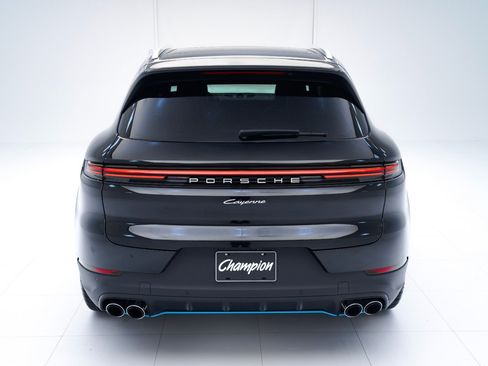 Certified 2026 Porsche Cayenne AWD/4WD image 10