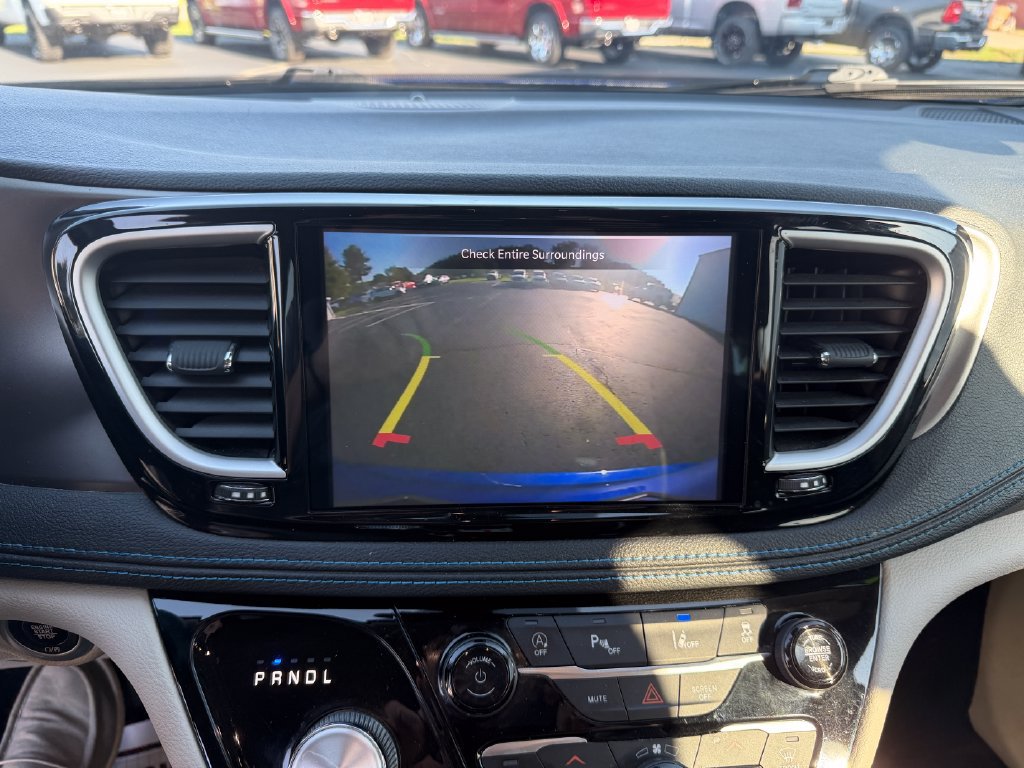 Used 2021 Chrysler Pacifica Touring AWD/4WD image 30