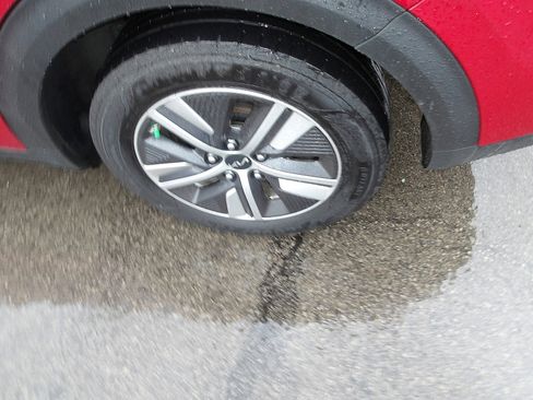 Used 2022 Kia Niro EX Premium image 25