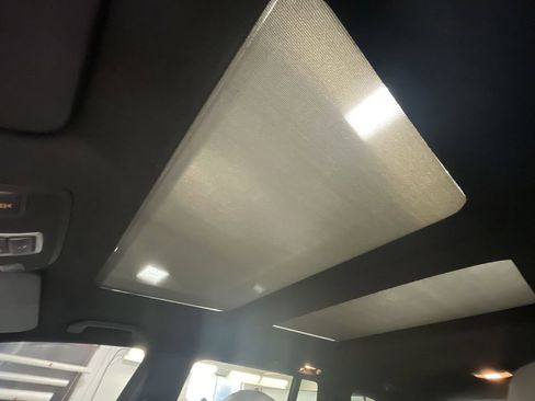 Used 2015 Mercedes-Benz GL 550 4MATIC image 19